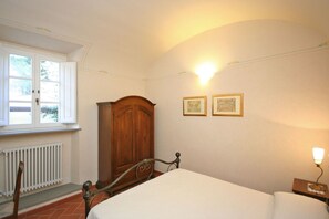 2 dormitorios, cuna de viaje, wifi gratis y ropa de cama
