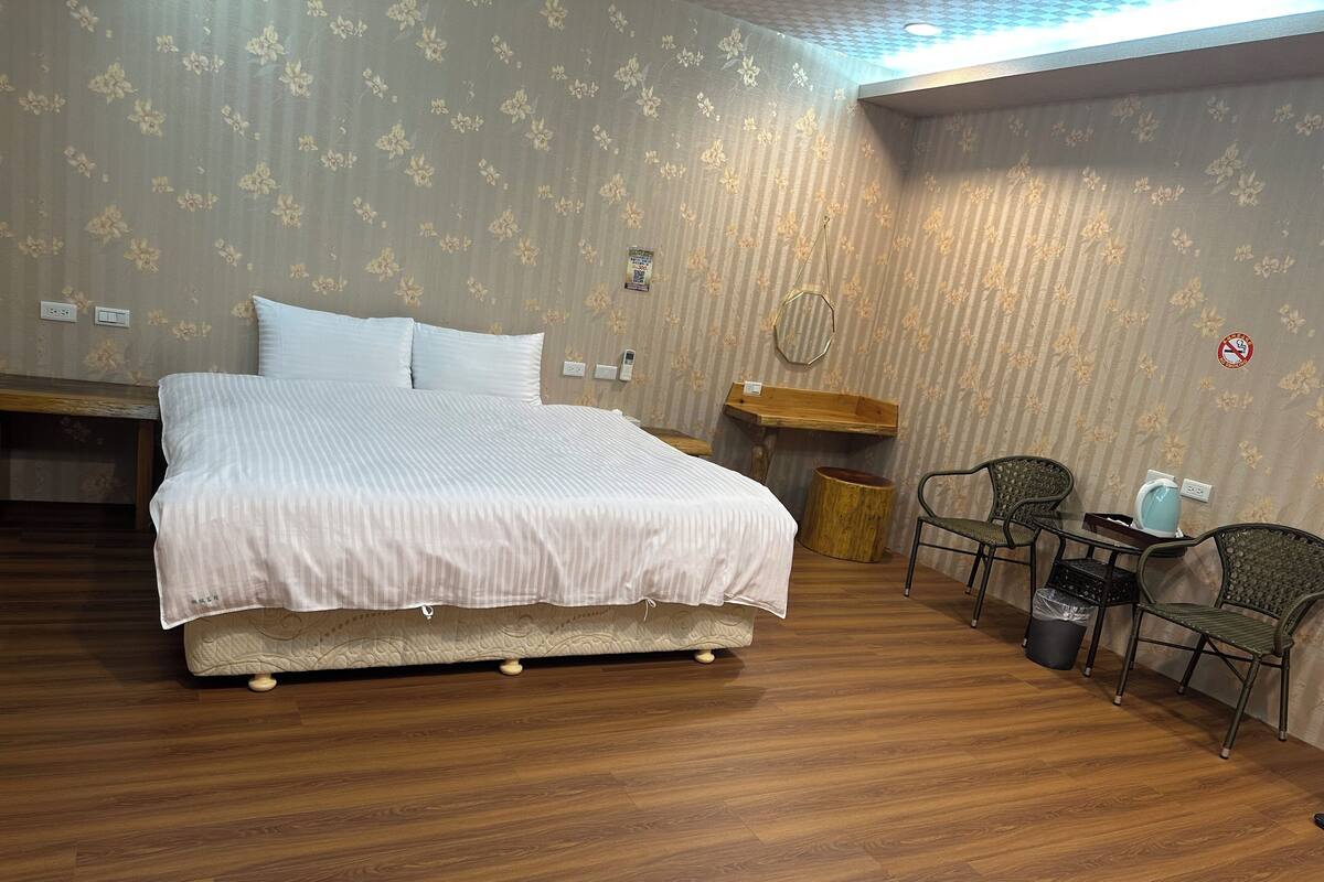Desk, free WiFi, bed sheets