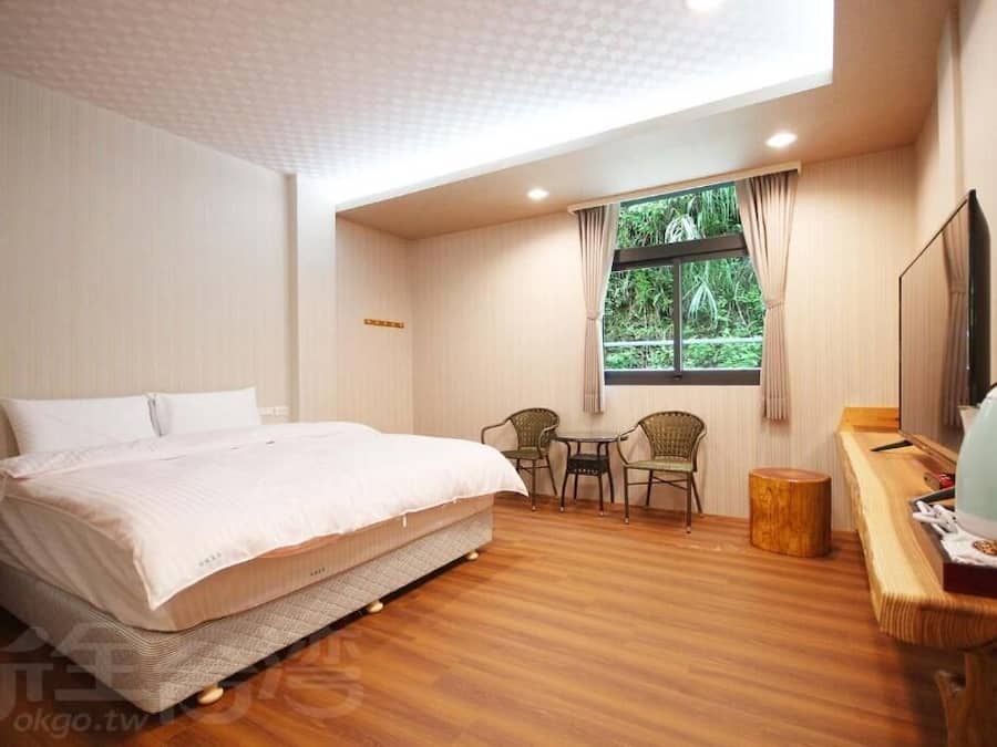 Desk, free WiFi, bed sheets