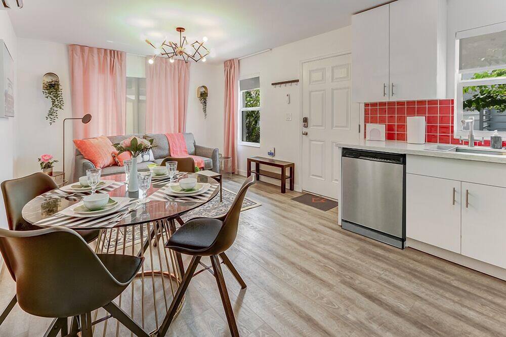 Hollywood Apartment