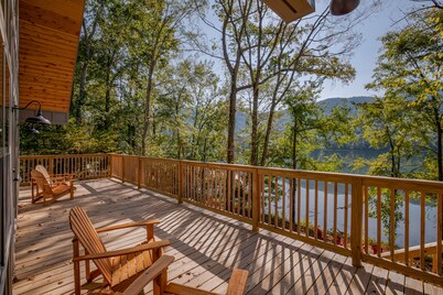 Hermosa cabaña en el río en el corazón de la garganta del río Tennessee