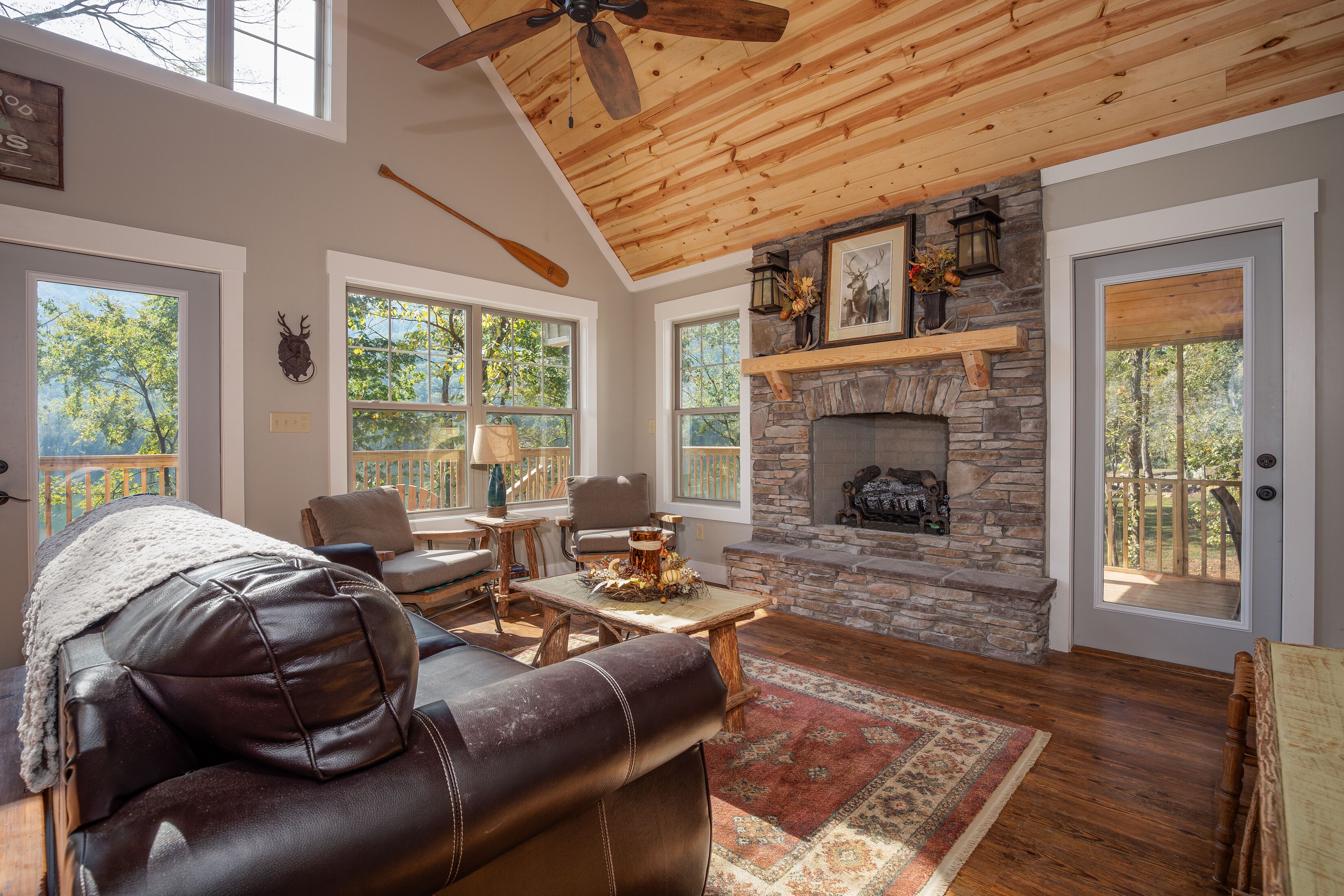 Beautiful river cabin on the Tennessee River is on VRBO and NOT on Craigslist.