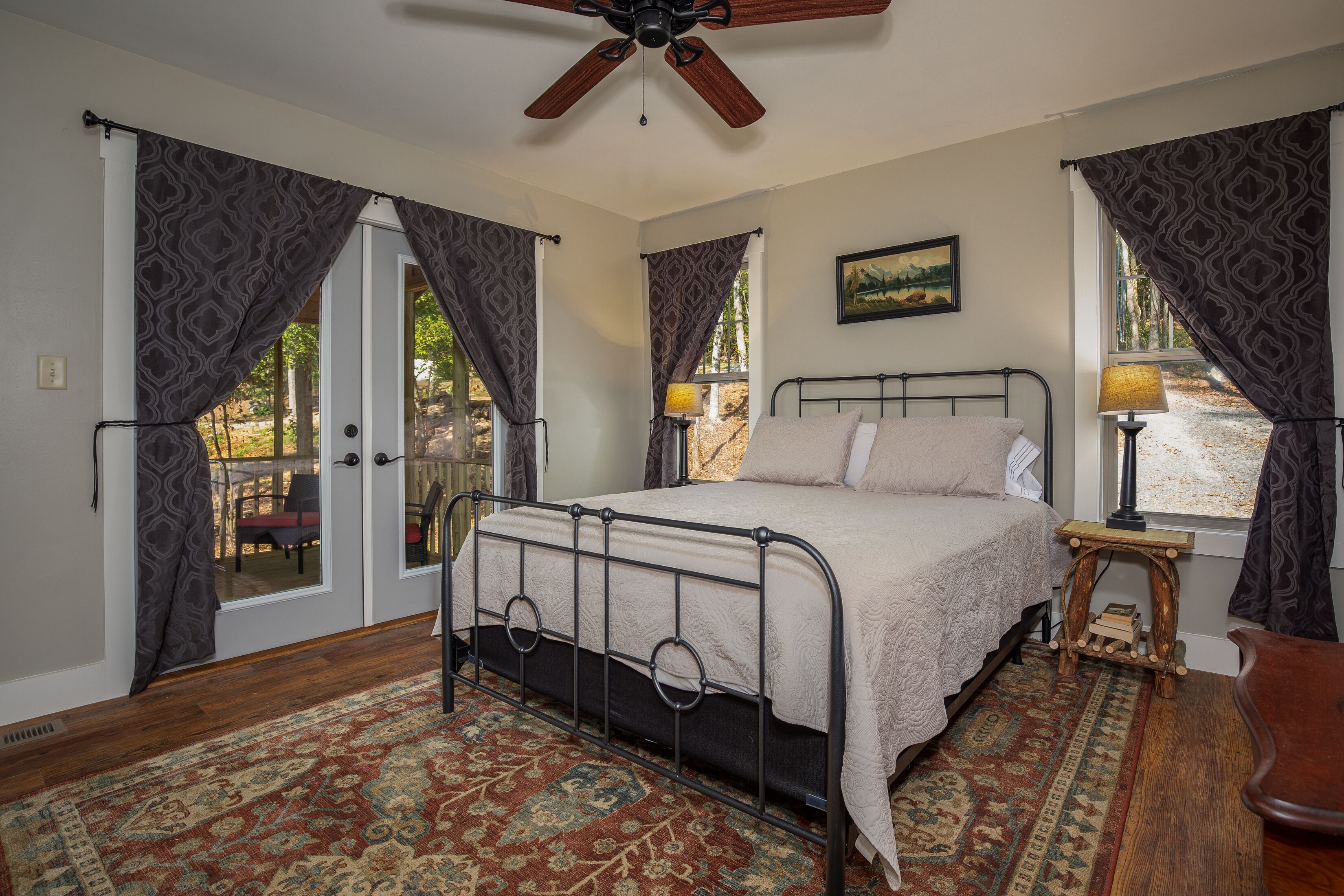 4 bedrooms, iron/ironing board, free WiFi, bed sheets