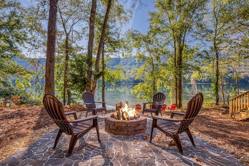 Beautiful river cabin in the heart of the Tennessee River Gorge.