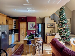 Interior - Cozy Mountain Retreat in Bear Paw Resort! Location, Location, Location! (Murphy)