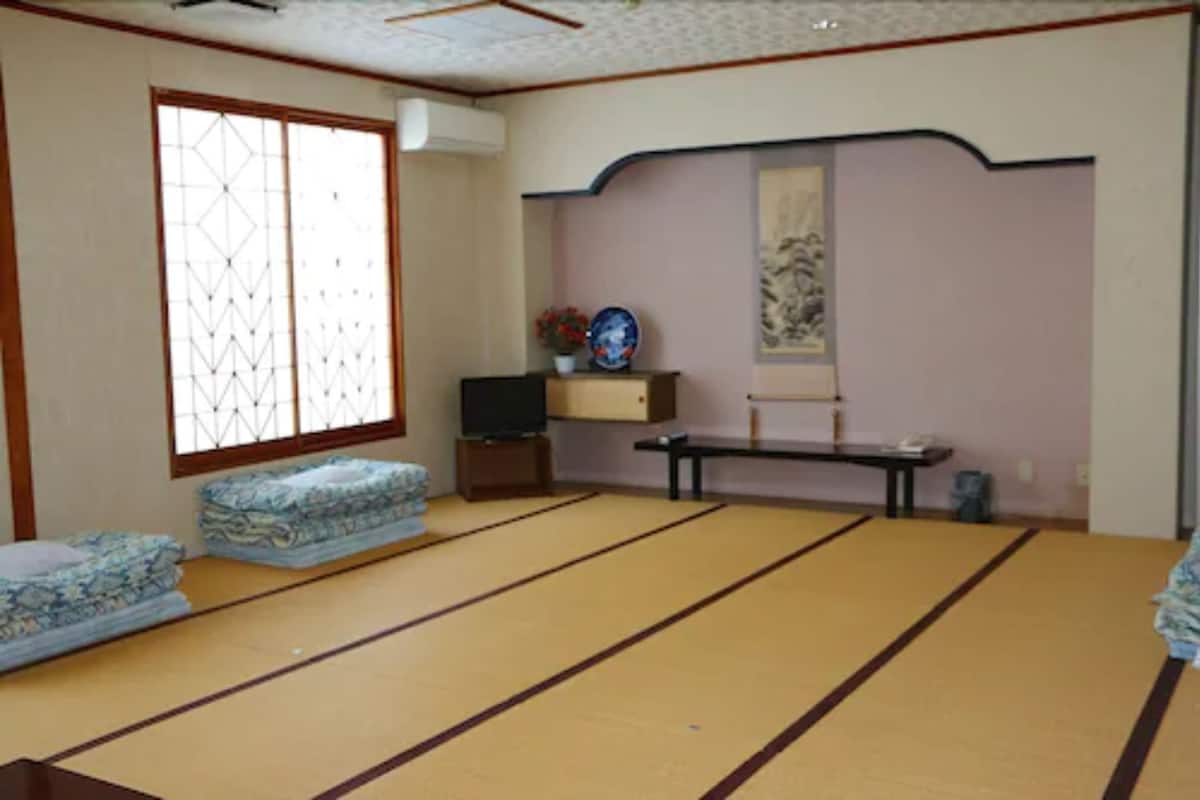 Japanese style room for 8 Guests | Free WiFi