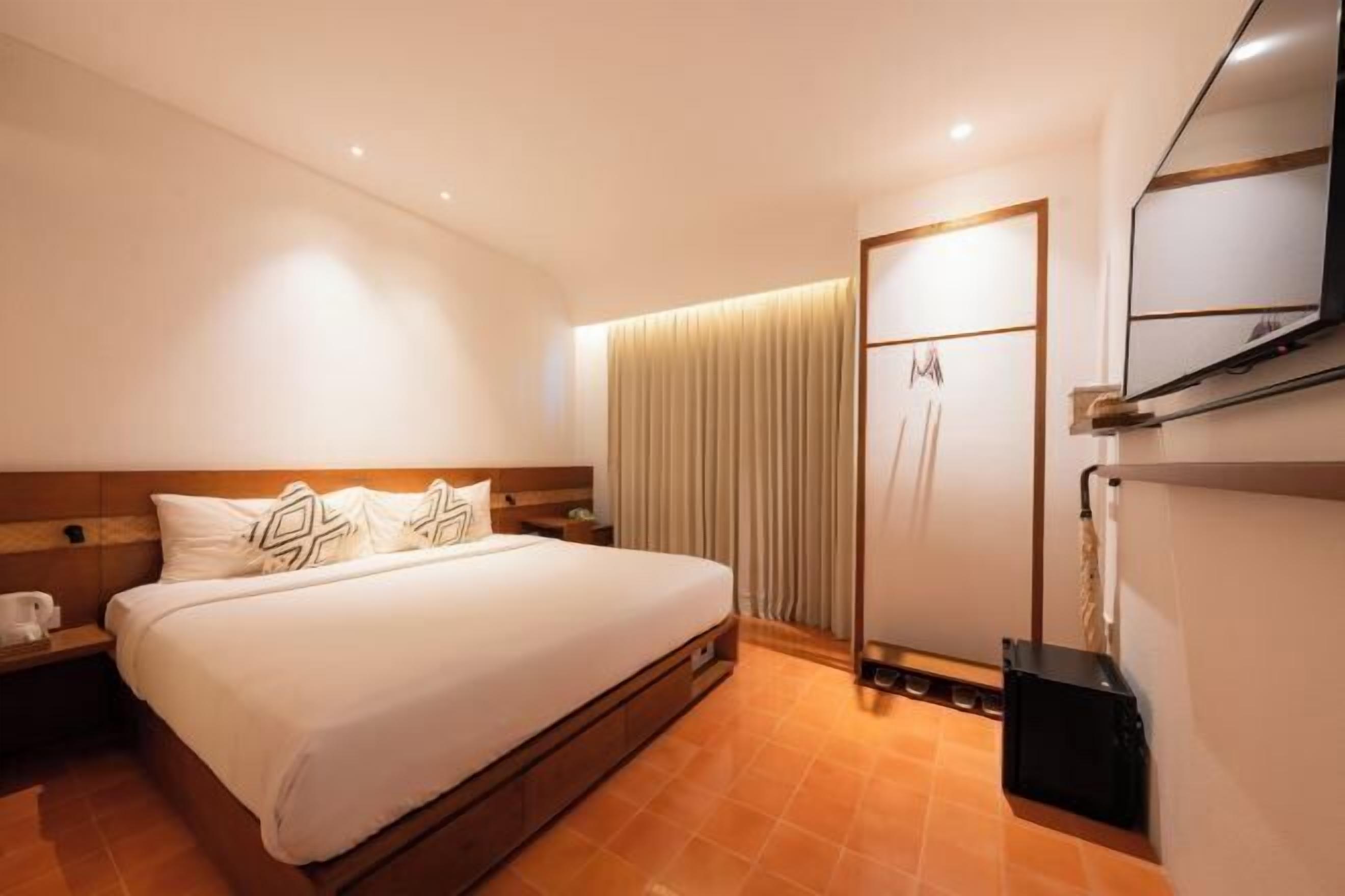 Minibar, safe på rommet, strykejern/-brett og wi-fi (inkludert)