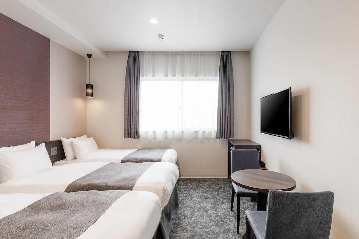 ห้องทวิน (with Extra Bed) | เตารีด/โต๊ะรีดผ้า, Wi-Fi ฟรี, ผ้าปูที่นอน