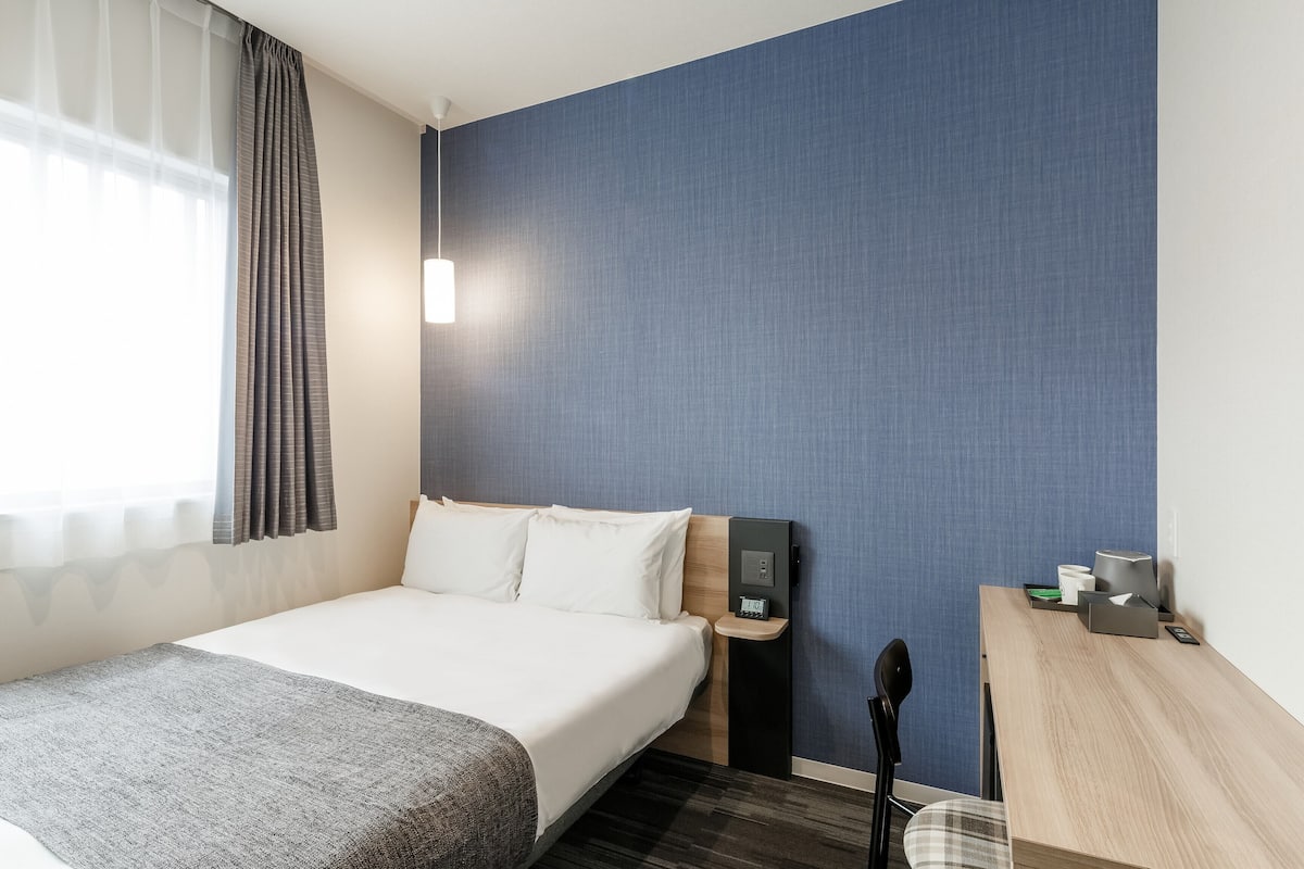 Chambre Double | Fer et planche à repasser, Wi-Fi gratuit, draps fournis