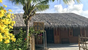 Vista frontal de la propiedad