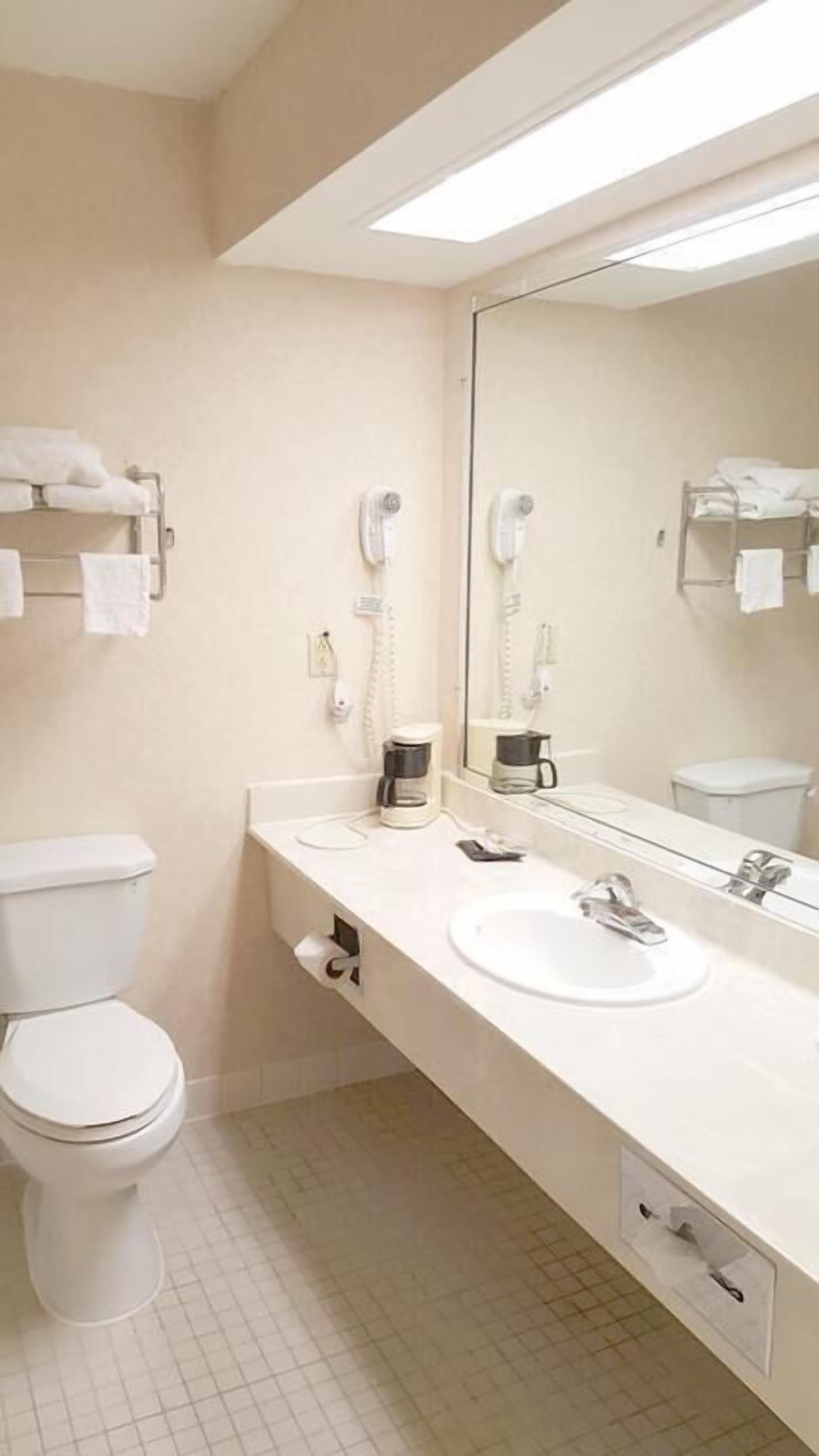 Combined shower/tub, deep soaking tub, free toiletries, hair dryer