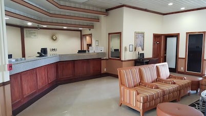 Red Carpet Inn & Suites