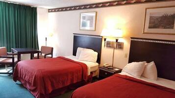 Habitación doble tradicional | Ropa de cama de alta calidad y escritorio