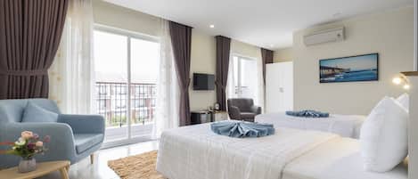 Standard Twin Room | Minibar, desk, iron/ironing board, free WiFi