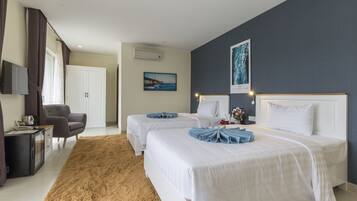 Minibar, escritorio, tabla de planchar con plancha y wifi gratis