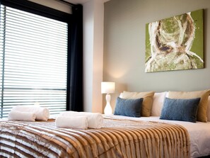 4 bedrooms, iron/ironing board, Internet, bed sheets