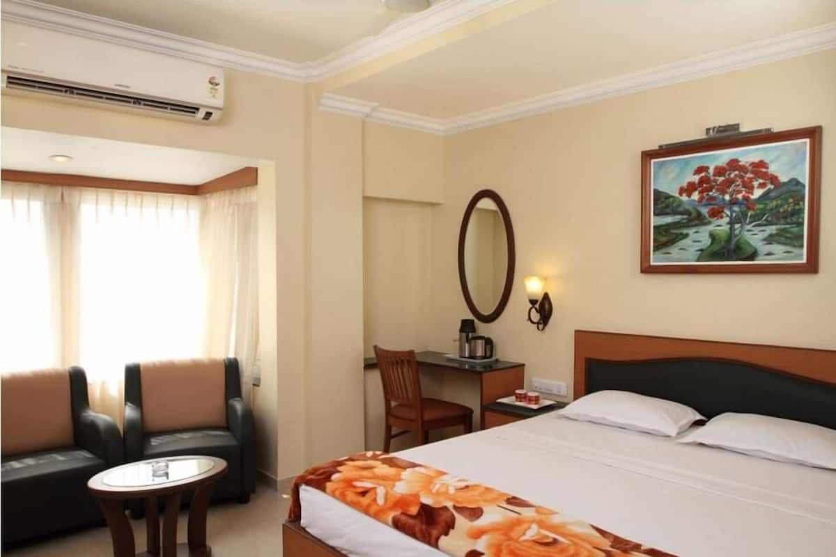 Standard Double Room | In-room safe, iron/ironing board, free WiFi, bed sheets