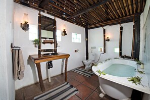 Separate bathtub and shower, rainfall showerhead, free toiletries