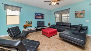 Televisie, videospelletjes, een dvd-speler en tafelvoetbal