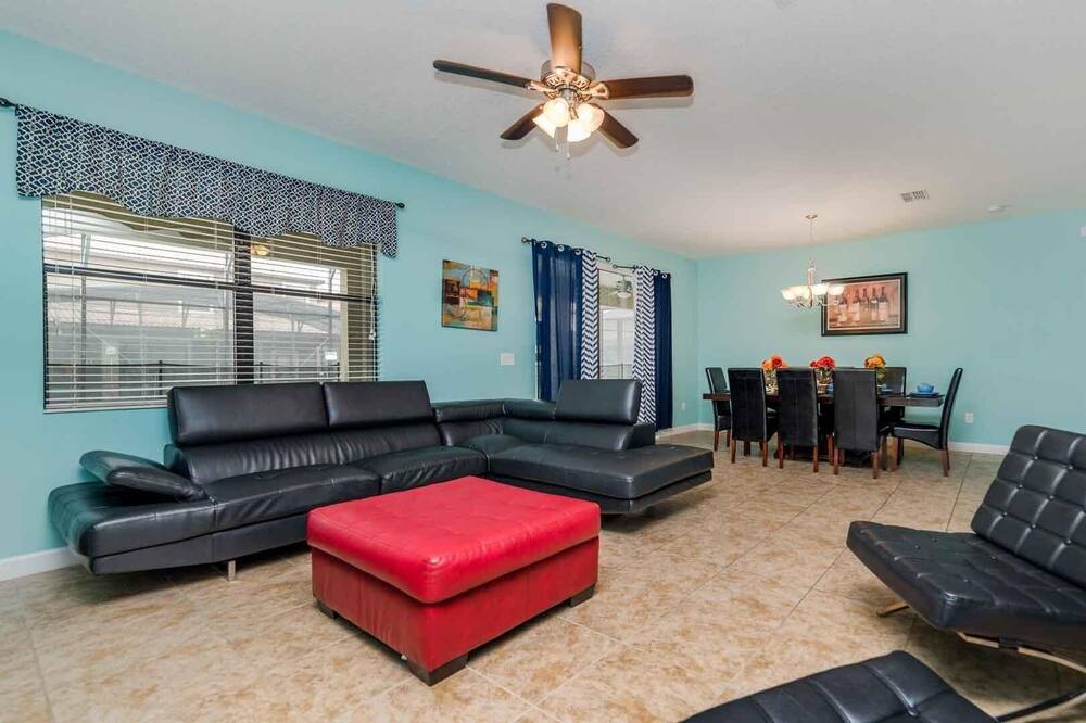 Spacious Family Home w/ theatre & gameroom , LastMinuteDeals!