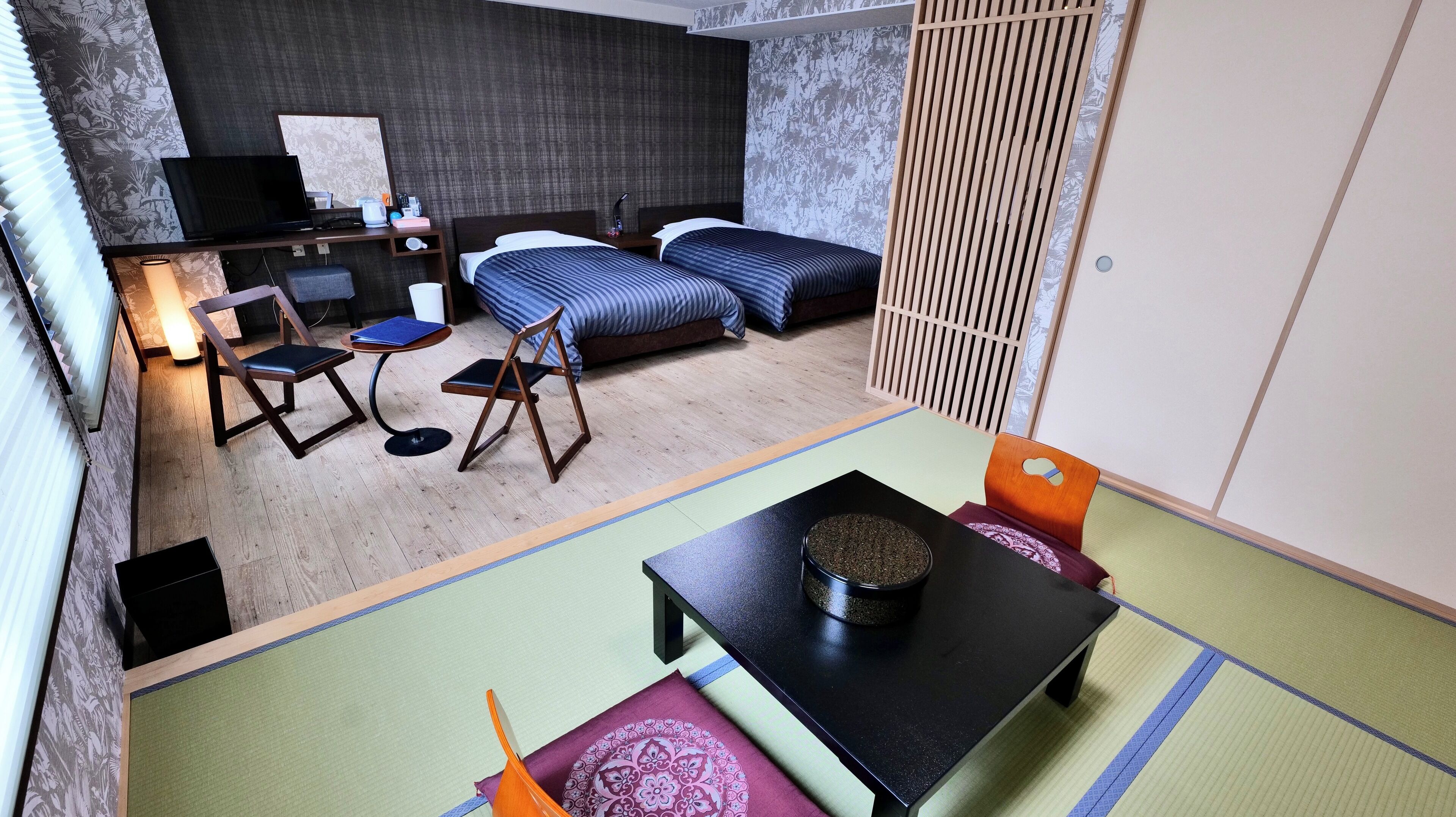 Quarto (Japanese Western Style, 4 Guests) | Edredons de pluma, cofres nos quartos, cortinas blackout