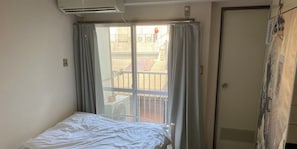 Apartment (404 Daikokuten) | Schreibtisch, Bügeleisen/Bügelbrett, kostenloses WLAN, Bettwäsche