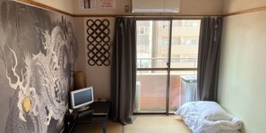 Traditionell lägenhet (Japanese Style, 501, Aamaterasu) | Skrivbord, strykjärn/strykbräda, gratis wi-fi och sängkläder