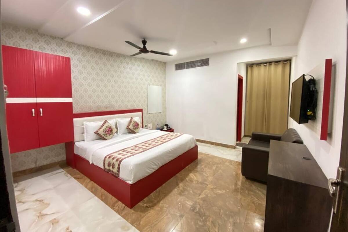 Executive Room | Premium bedding, memory-foam beds, laptop workspace, free WiFi