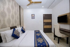 Deluxe Room, 1 Bedroom | Premium bedding, memory foam beds, laptop workspace, WiFi (free)