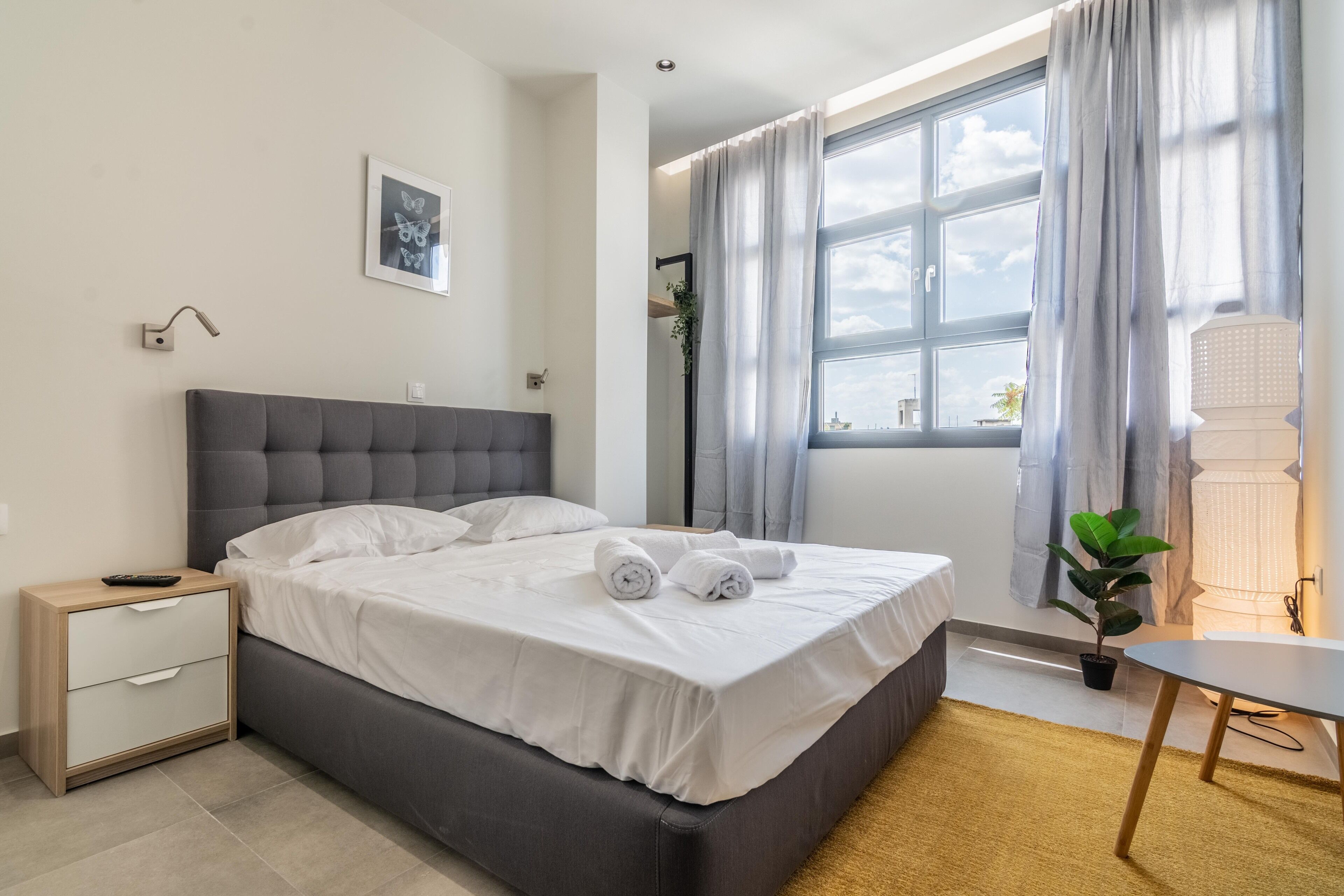 Studio | Laptop workspace, free cribs/infant beds, free WiFi, bed sheets