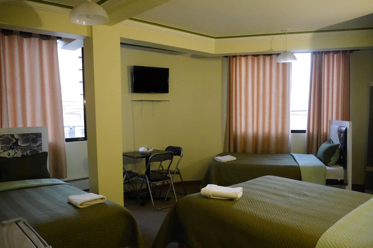 Triple Room | Minibar, free WiFi, bed sheets