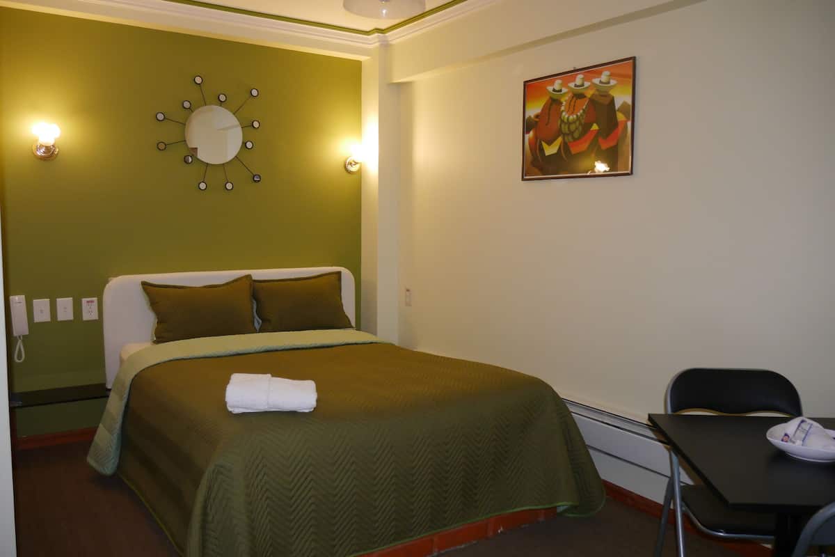 Single Room | Minibar, free WiFi, bed sheets