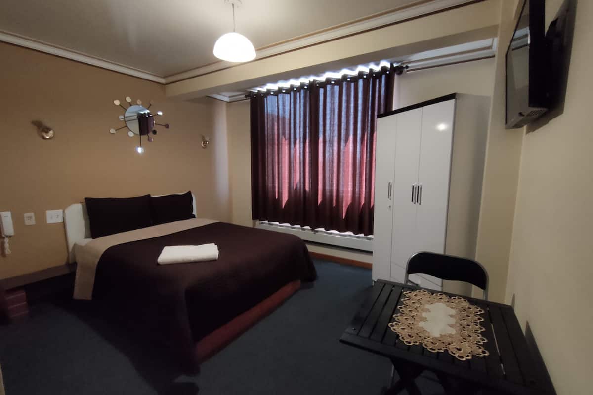 Phòng, 1 giường cỡ queen | Minibar, truy cập Internet không dây miễn phí, bộ trải giường