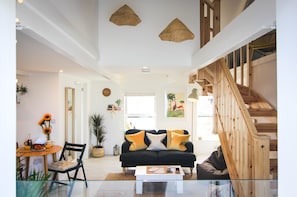 Apartment | Living area | Plasma TV