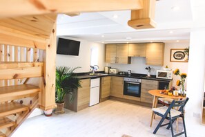 Căn hộ | Bếp riêng | Tủ lạnh, lò vi sóng, lò nướng, bếp nấu 
