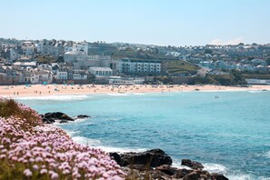 Beach - Luxurious Penthouse with Harbour Views (St Ives)