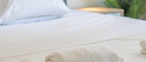 Studio | Soundproofing, free cribs/infant beds, free WiFi, bed sheets