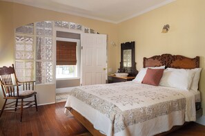 7 quartos, ferros/tábuas de passar roupa, Wi-Fi, roupa de cama