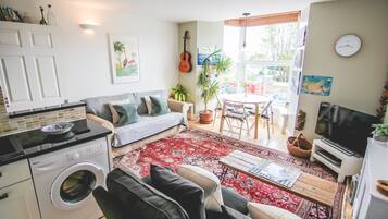Apartment, 2 Bedrooms | Living area