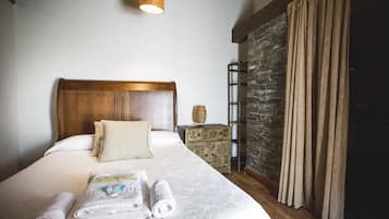 Double Room, Balcony | 7 bedrooms, individually decorated, individually furnished, desk