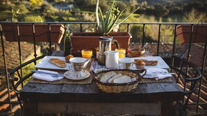 A breakfast setup on a terrace with a view of the countryside. - Casa Rural Orgullo Rural 4 estrellas (Bermellar)