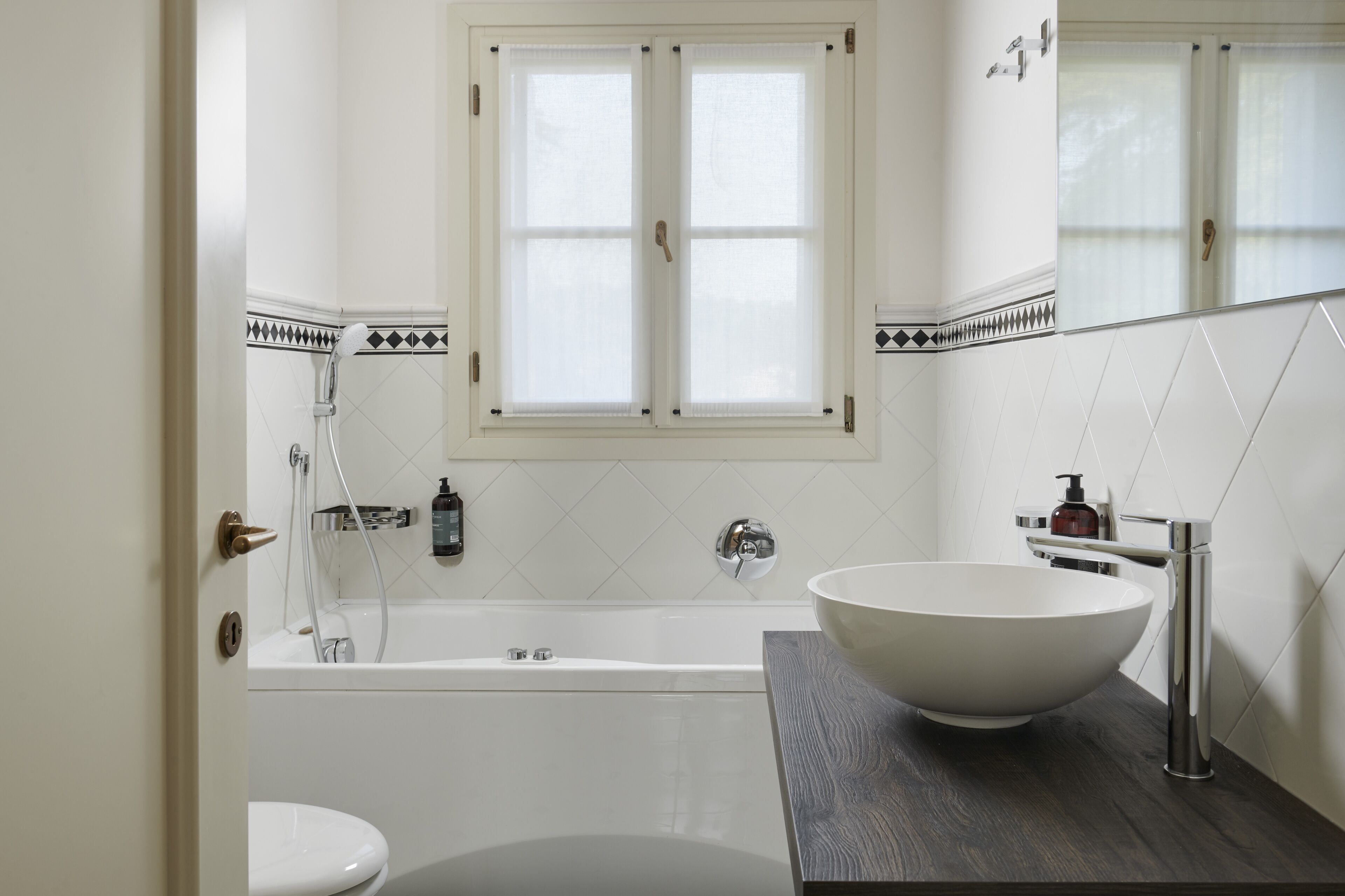 Loft Keluarga | Kamar mandi | Perlengkapan mandi gratis, pengering rambut, kloset, dan handuk