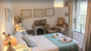 House, 4 Bedrooms - Beautiful Cornish Country Farmhouse (St Ives)