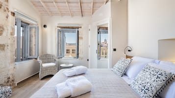 Penthouse Suite with Old Town View | 1 間臥室、義大利 Frette 床單、高級寢具、記憶床墊
