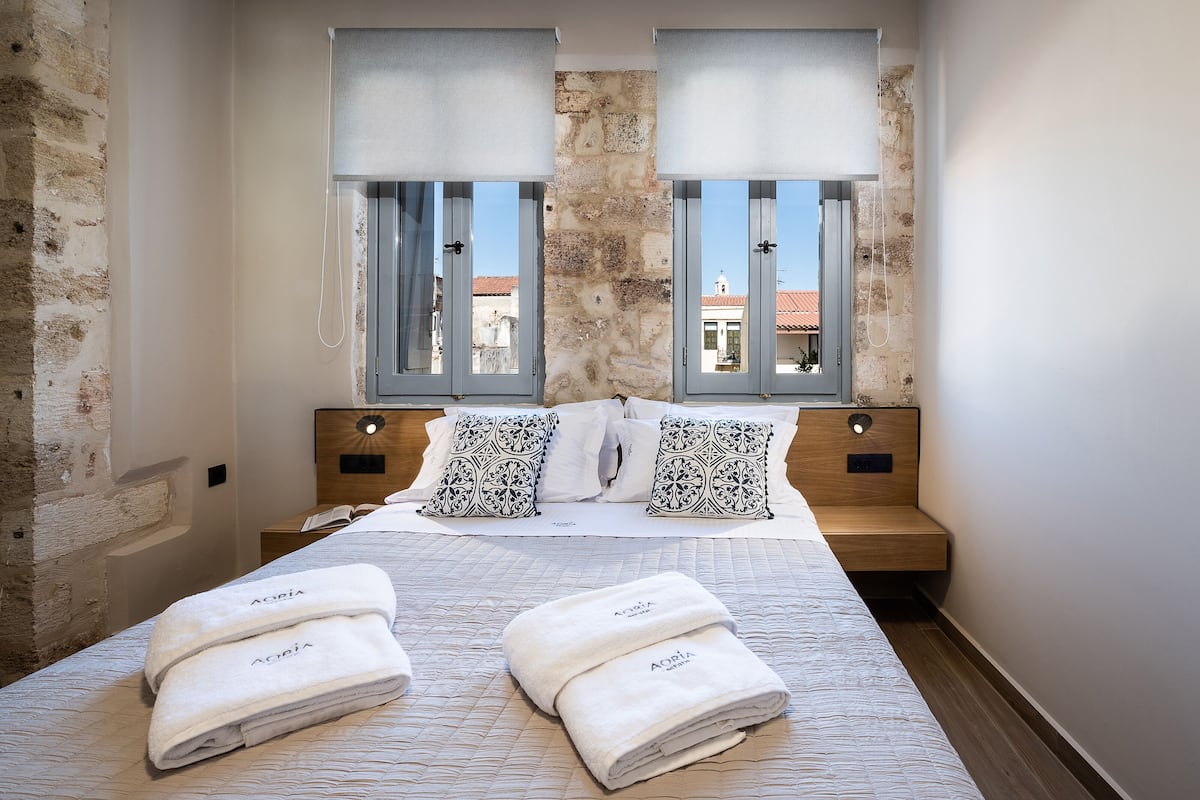 Junior Suite with Old Town View | Italienske Frette-laken, sengetøy av topp kvalitet og memory foam-senger