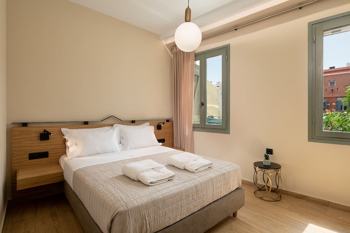 Deluxe Room with Old Town View | Italienske Frette-laken, sengetøy av topp kvalitet og memory foam-senger