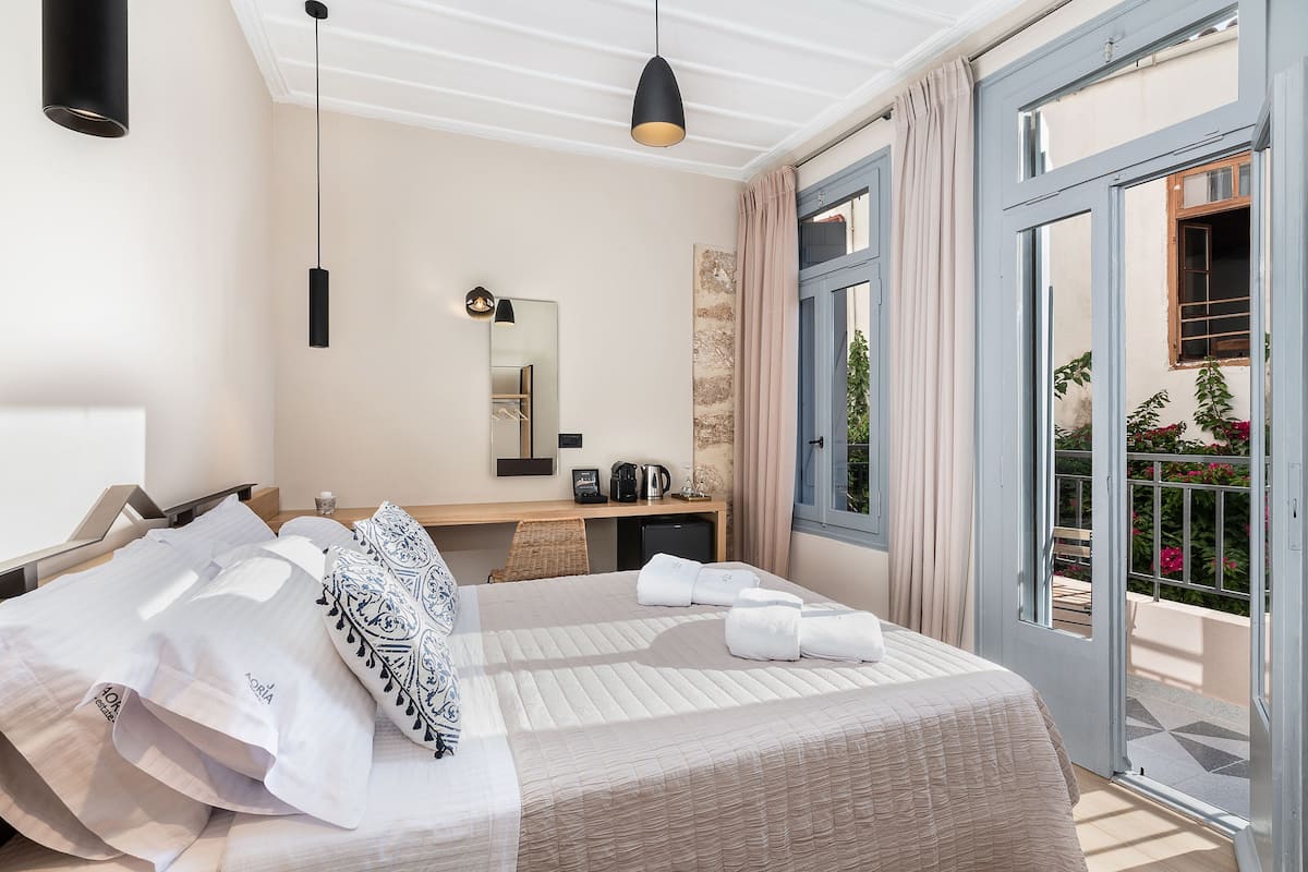 Two Bedroom Suite with Old Town View | Italienske Frette-laken, sengetøy av topp kvalitet og memory foam-senger