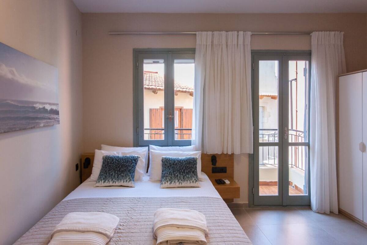 Deluxe Apartment with Old Town View | Italienske Frette-laken, sengetøy av topp kvalitet og memory foam-senger