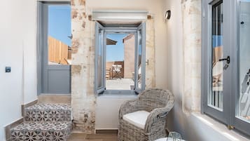 Penthouse Suite with Old Town View | 1 間臥室、義大利 Frette 床單、高級寢具、記憶床墊