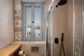 Penthouse Suite with Old Town View | Italienske lagner fra Frette, premium-sengetøj